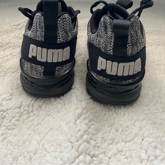 Black and white Puma sneakers size 4.5 in Children’s and 6 in women’s. - Picture 5 of 6